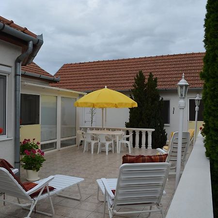Henrietta - Violetta Apartman Hajdúszoboszló Exterior foto