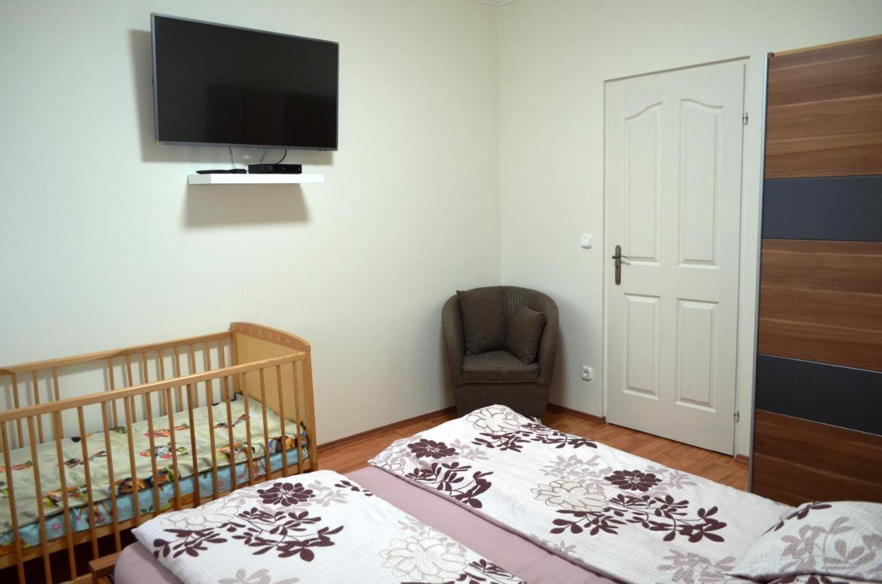 Henrietta - Violetta Apartman Hajdúszoboszló Exterior foto