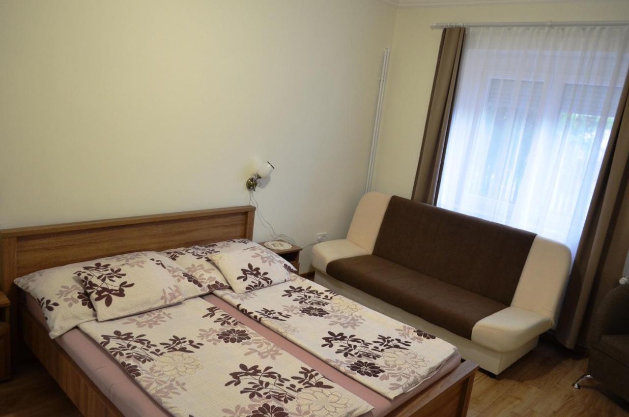 Henrietta - Violetta Apartman Hajdúszoboszló Exterior foto