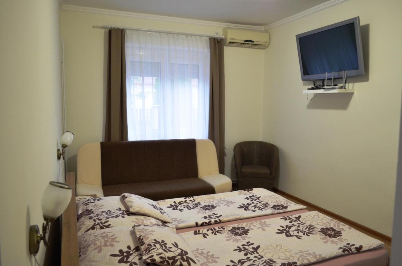 Henrietta - Violetta Apartman Hajdúszoboszló Exterior foto