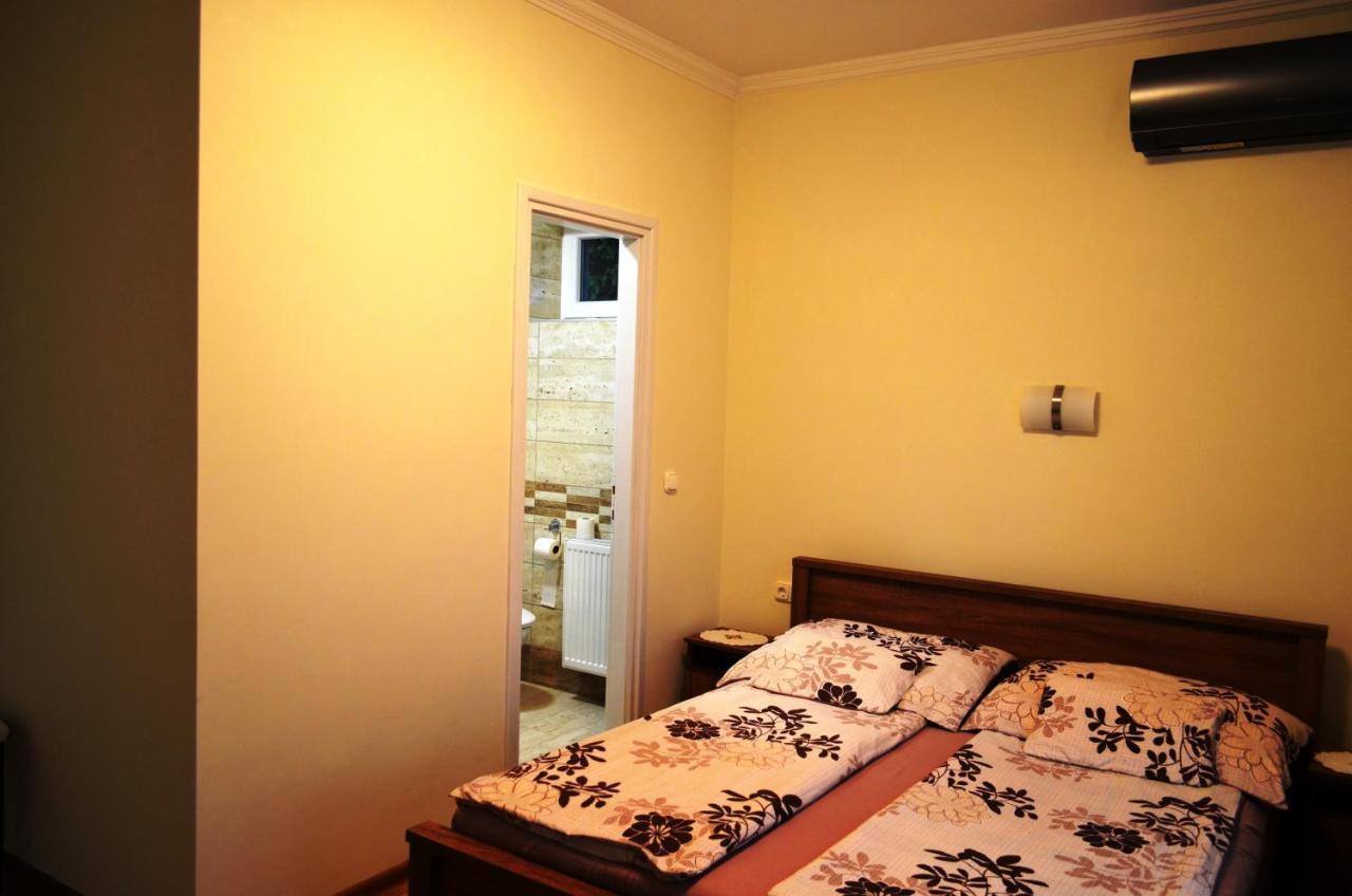 Henrietta - Violetta Apartman Hajdúszoboszló Exterior foto