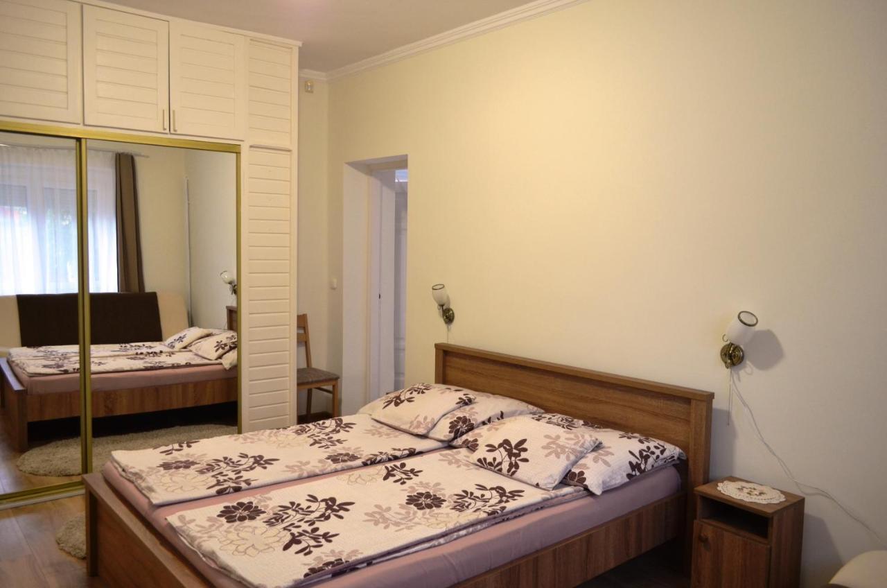 Henrietta - Violetta Apartman Hajdúszoboszló Exterior foto