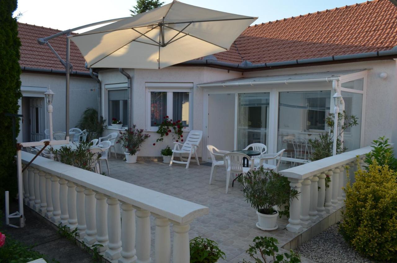 Henrietta - Violetta Apartman Hajdúszoboszló Exterior foto
