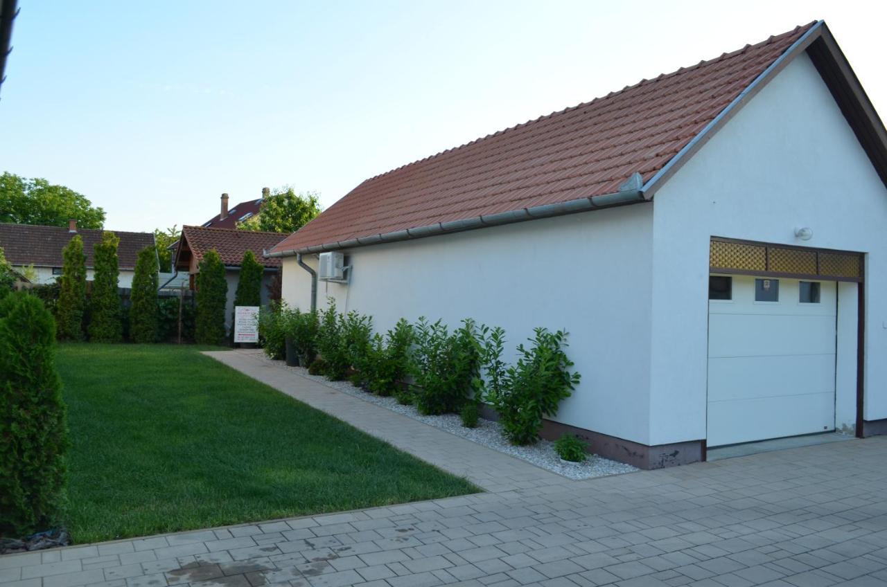Henrietta - Violetta Apartman Hajdúszoboszló Exterior foto