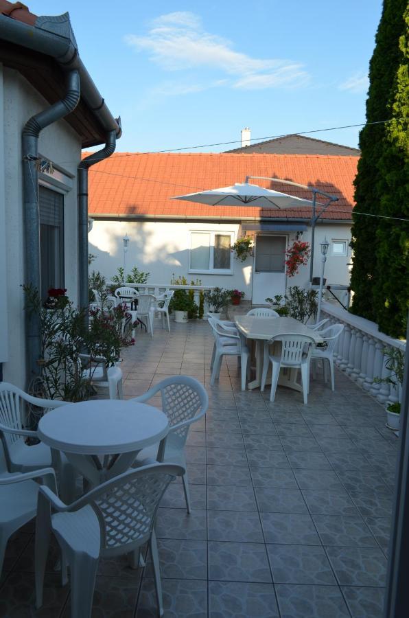 Henrietta - Violetta Apartman Hajdúszoboszló Exterior foto