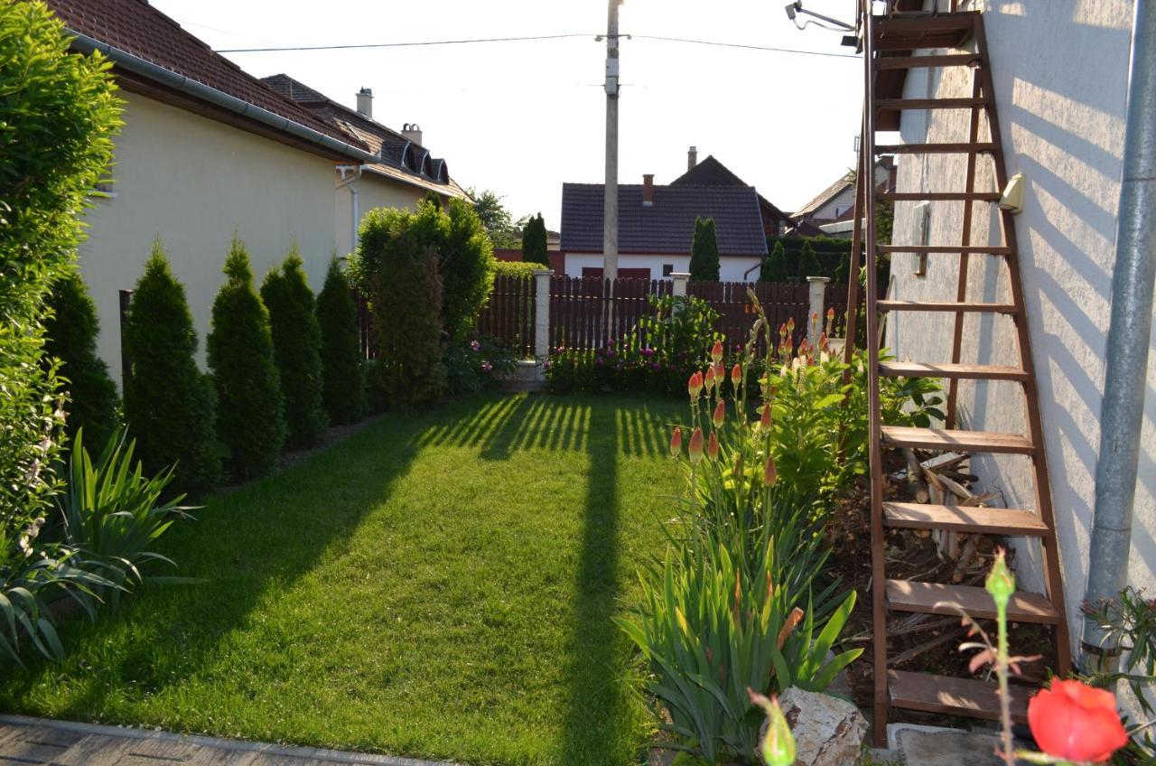 Henrietta - Violetta Apartman Hajdúszoboszló Exterior foto