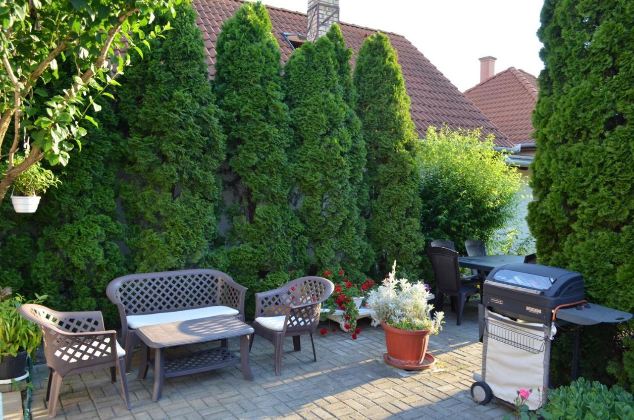 Henrietta - Violetta Apartman Hajdúszoboszló Exterior foto