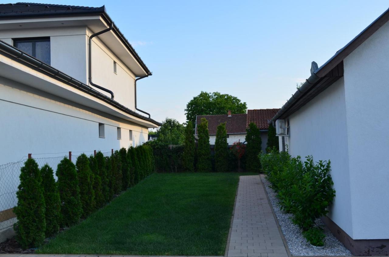 Henrietta - Violetta Apartman Hajdúszoboszló Exterior foto