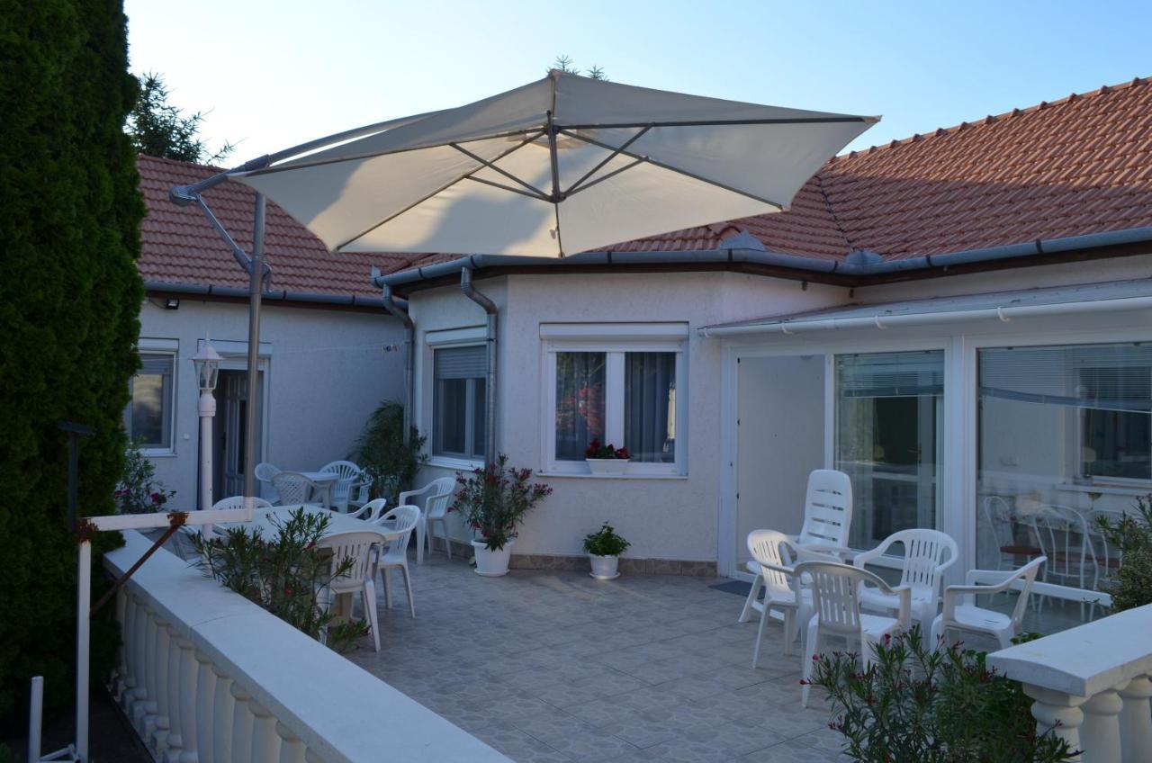 Henrietta - Violetta Apartman Hajdúszoboszló Exterior foto