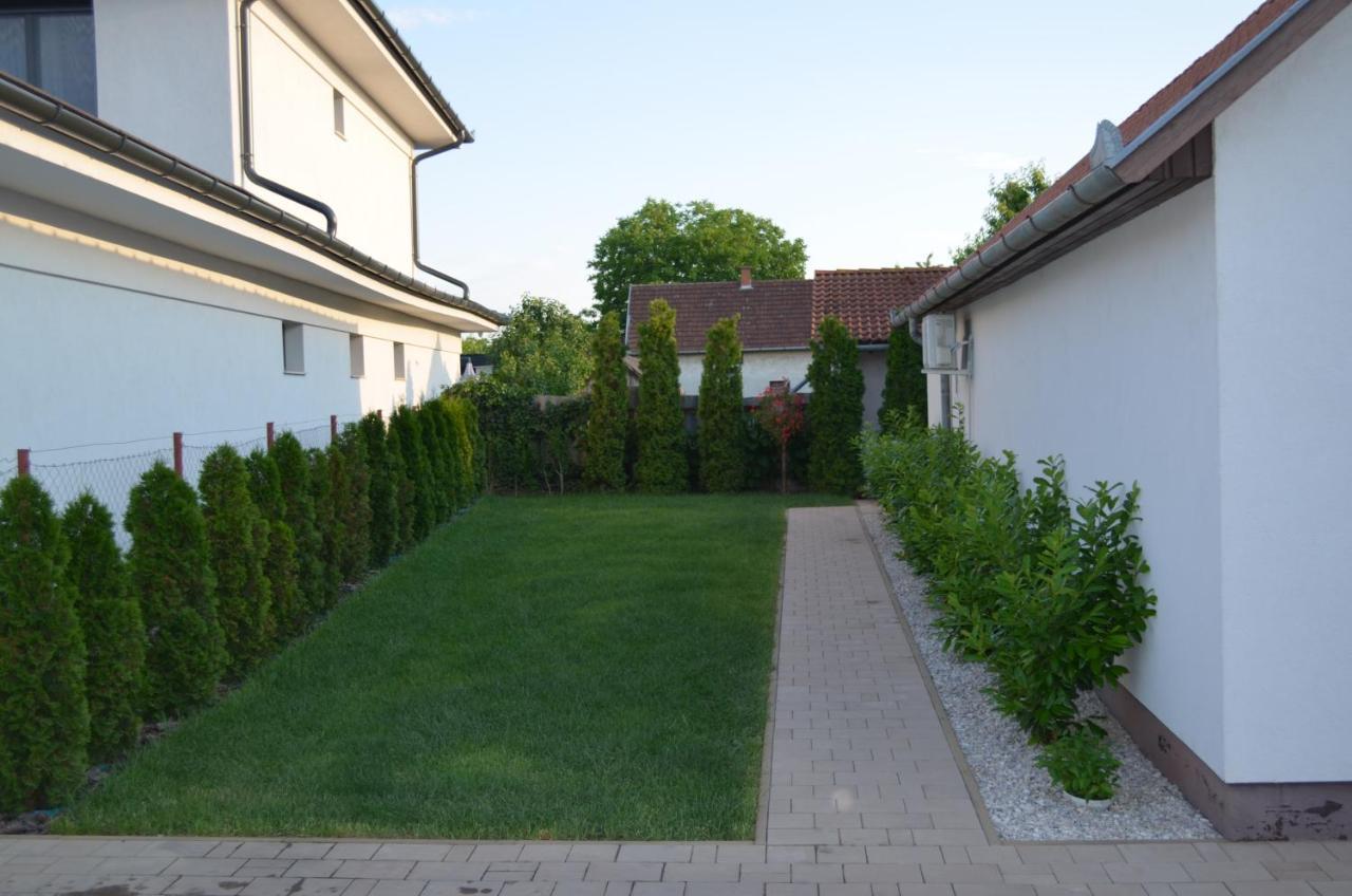 Henrietta - Violetta Apartman Hajdúszoboszló Exterior foto