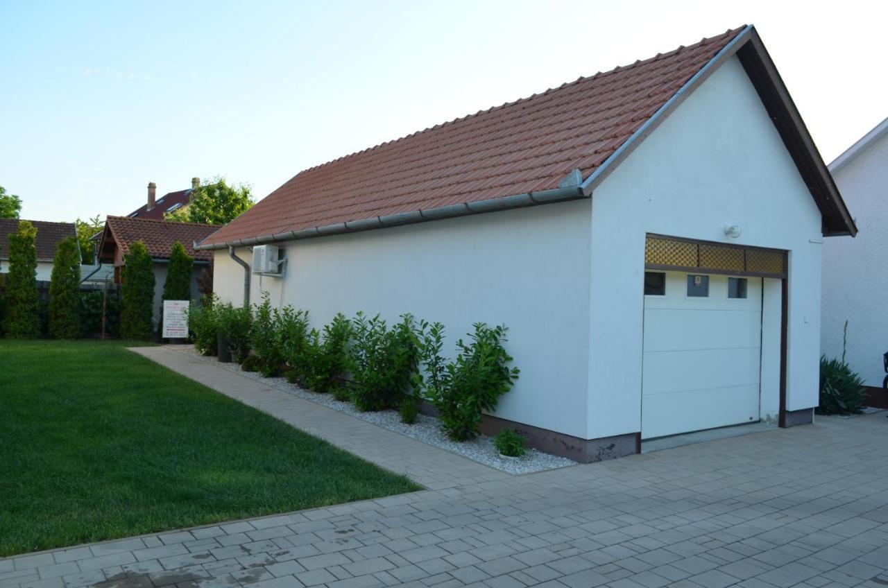 Henrietta - Violetta Apartman Hajdúszoboszló Exterior foto