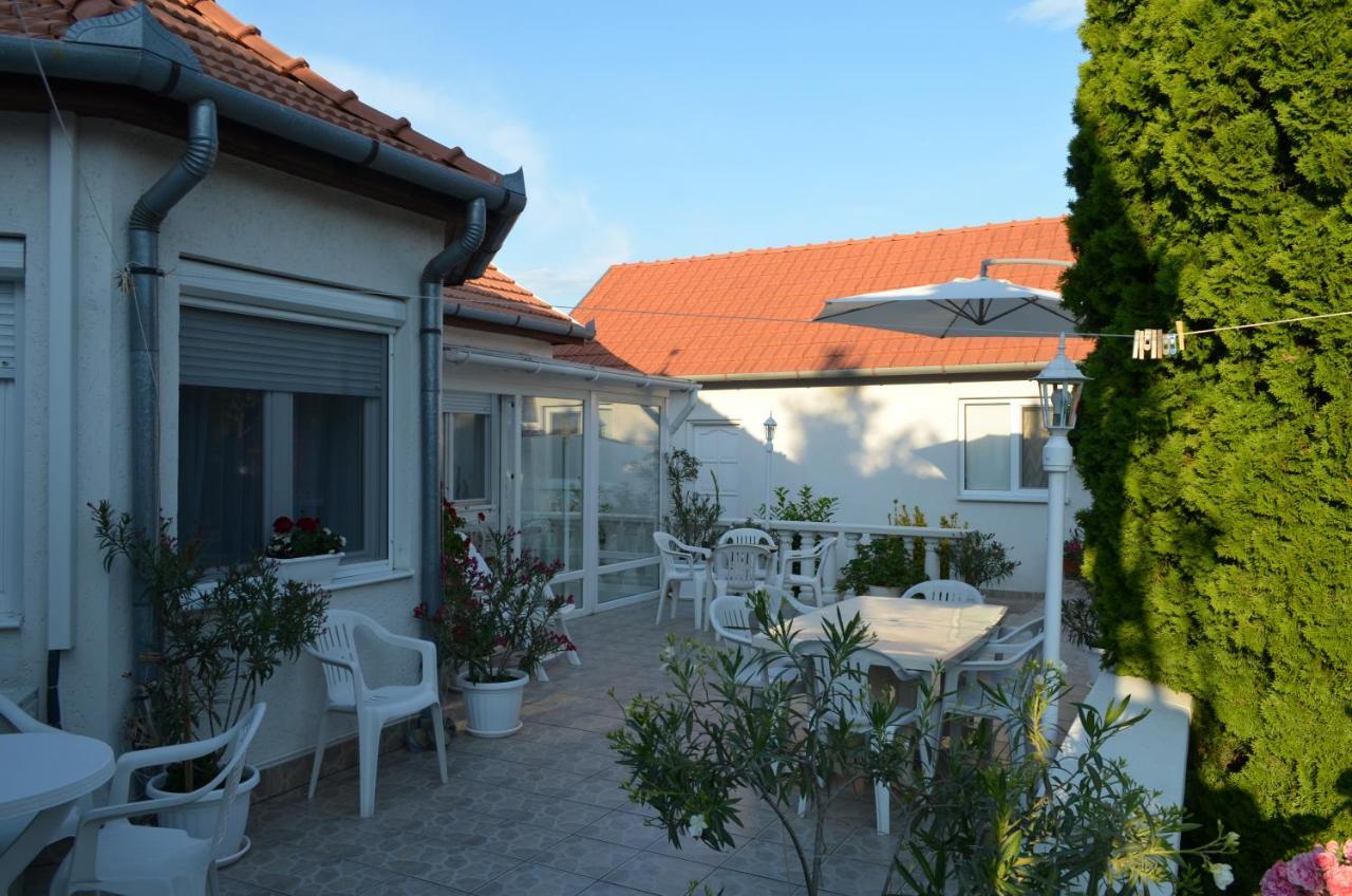 Henrietta - Violetta Apartman Hajdúszoboszló Exterior foto